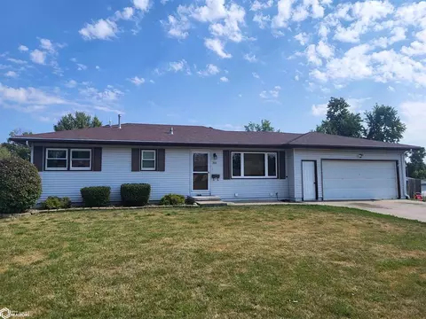 301 Bryngelson Dr, Marshalltown, IA 50158