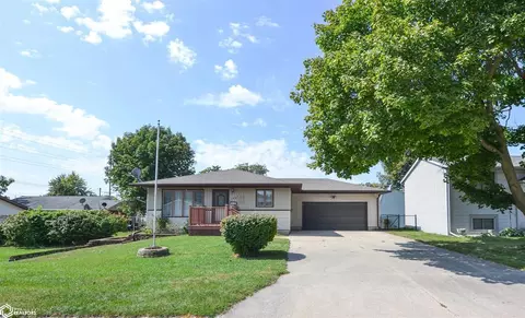 1724 9th St, Nevada, IA 50201