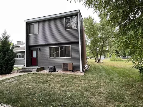 1010 Village Rd #8, Clear Lake, IA 50428