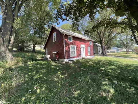 102 E Depot St, Exira, IA 50076