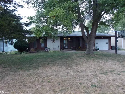 1508 W 6th Ave N, Clear Lake, IA 50428