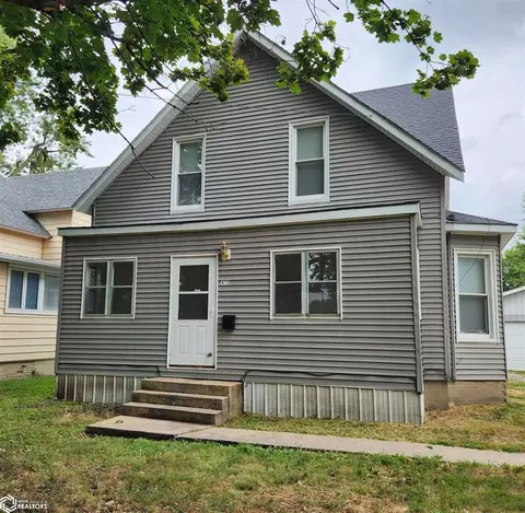 412 S 7th St, Oskaloosa, IA 52577