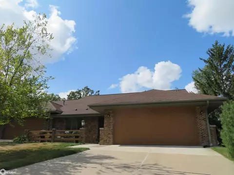 2003 Elmcrest Dr, Marshalltown, IA 50158