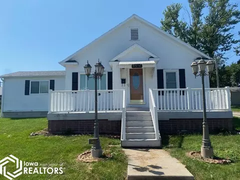 1006 S 18th St, Centerville, IA 52544