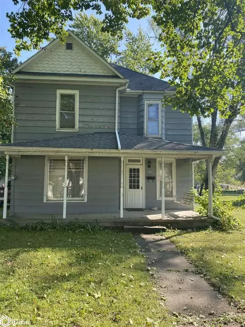 403 S 2nd St, Farmington, IA 52626