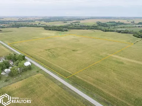 66681 320th St, Maxwell, IA 50161