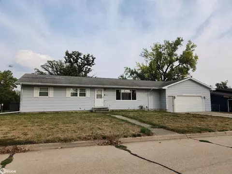 1313 Thomas Dr, Tama, IA 52339