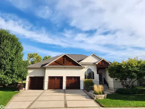 2300 Country Club Dr, Mason City, IA 50401