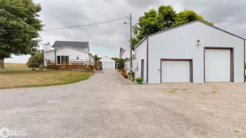 16337 Thrush Ave, Mason City, IA 50401