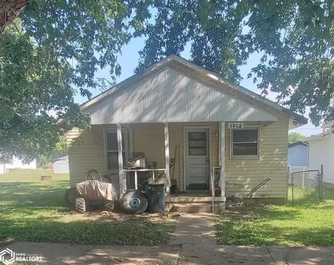 1802 Park St, Hamburg, IA 51640