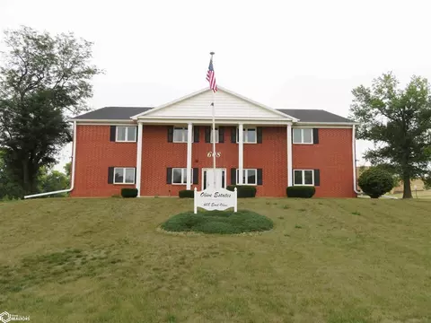 608 E Olive St #203, Marshalltown, IA 50158
