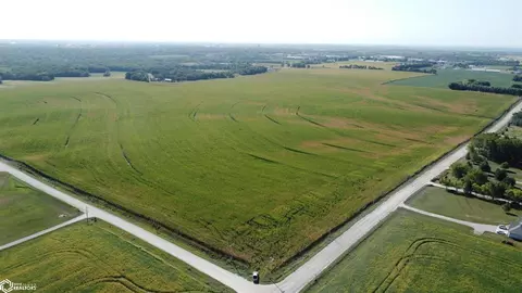 210 Th Ave, Pella, IA 50219