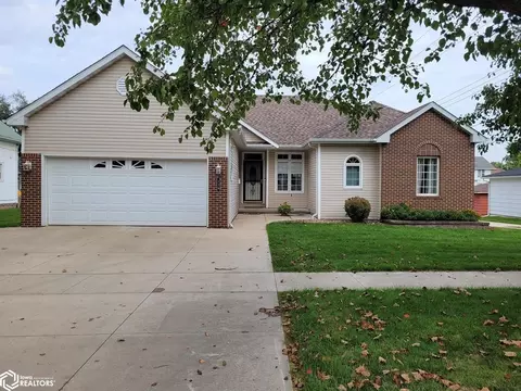 116 W Pleasant Valley St, Sigourney, IA 52591