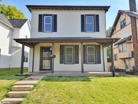 552 S 10th St, Burlington, IA 52601