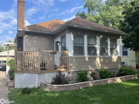 2113 S 10th St, Burlington, IA 52601