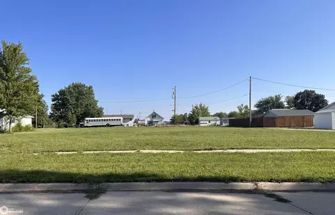 1421 Ashland Ave, Chariton, IA 50049