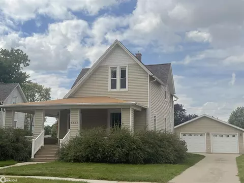 1227 Main St, Grinnell, IA 50112