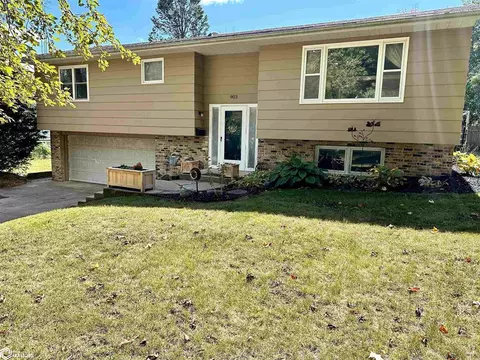 903 Glendale Park Dr, Hampton, IA 50441