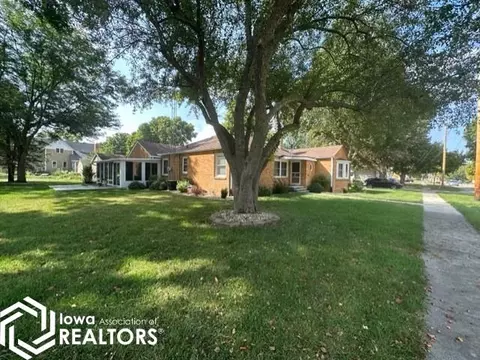 415 Center St E, Britt, IA 50423