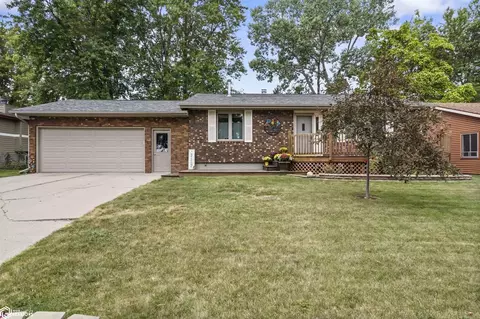 2118 10th Street Pl, Nevada, IA 50201