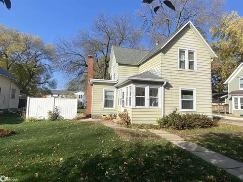 211 N 10th St, Clear Lake, IA 50428