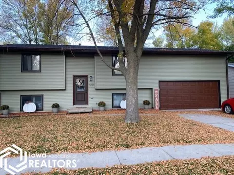 1201 N 6th St, Clear Lake, IA 50428