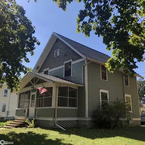 201 S 9th St, Clear Lake, IA 50428
