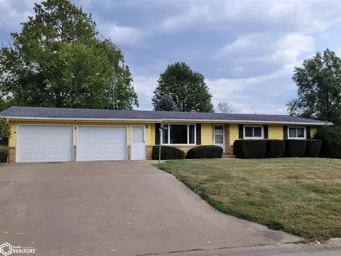 621 S Stuart St, Sigourney, IA 52591