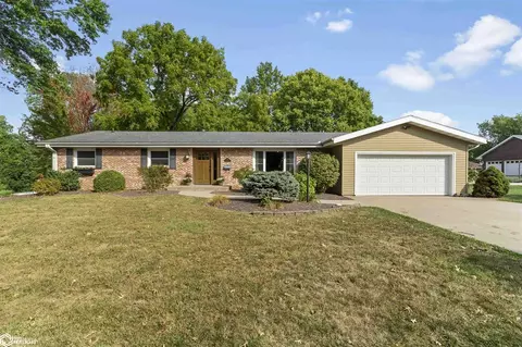 2724 Bittersweet Pl, Burlington, IA 52601