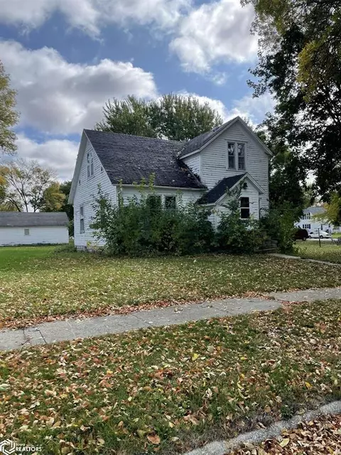 206 4th St NW, Buffalo Center, IA 50424