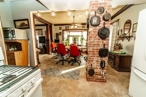 303 3rd St, Garwin, IA 50632 photo 7