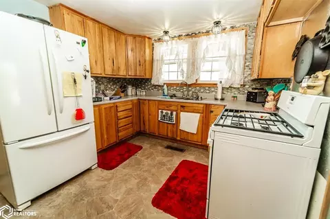 303 3rd St, Garwin, IA 50632 photo 5