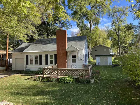 5230 Powers Ave, Clear Lake, IA 50428