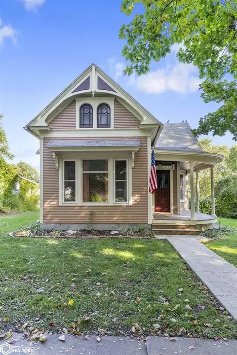203 Elm St, Winfield, IA 52659
