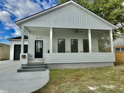 212 7th Ave N, Clear Lake, IA 50428