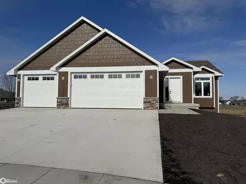 1013 Nash Ct, Clear Lake, IA 50428