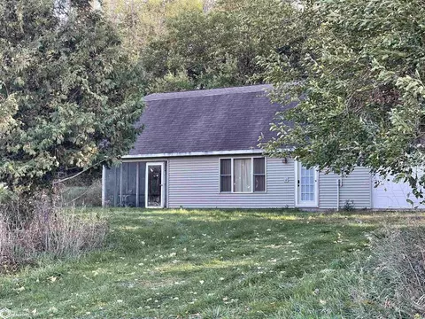 5101 County Public Rd, Brooklyn, IA 52211