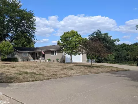 1229 Glenview Cr, Fairfield, IA 52556