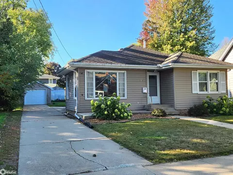 715 3rd St SW, Mason City, IA 50401