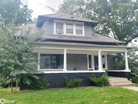 469 N 9th St, Oskaloosa, IA 52577