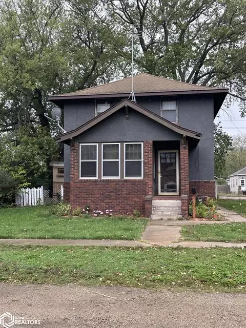 102 N 9th St, Northwood, IA 50459