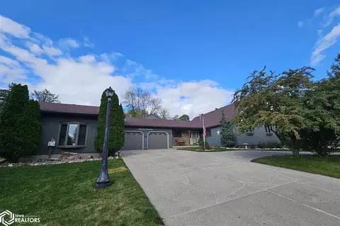 523 Alta Vista Dr, Carroll, IA 51401