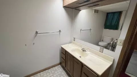 Bath - 660 W 6th St, Garner, IA 50438 photo 4 of 5