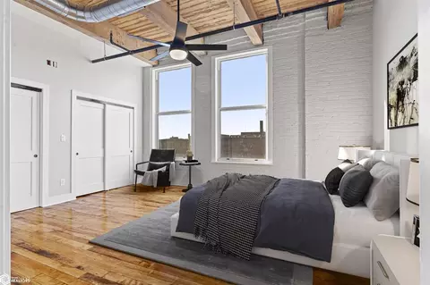 206 N 4th St #401, Burlington, IA 52601