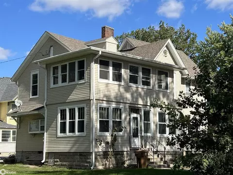 821 8th Ave, Grinnell, IA 50112