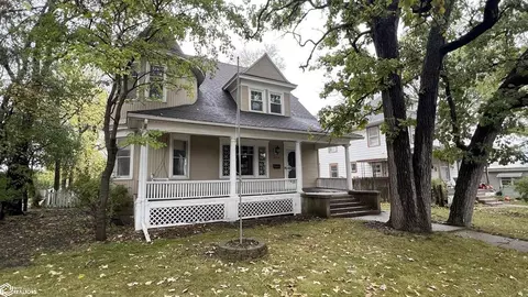 322 3rd St NE, Mason City, IA 50401