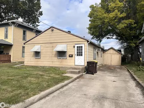 221 W Jefferson St, Osceola, IA 50213