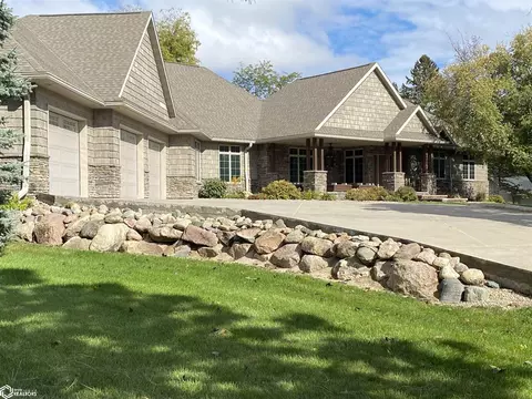 5008 260th St, Clear Lake, IA 50428