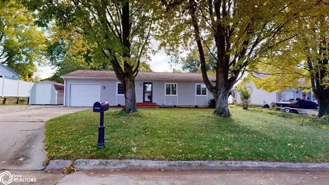 15 Park Ln, Clear Lake, IA 50428