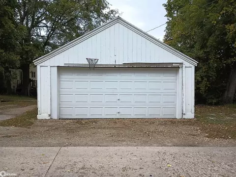 Exterior - 403 1st St NW, Hampton, IA 50441 photo 2 of 3